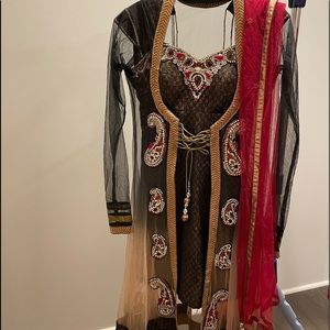 4 piece salwar suit. Like new! Great condition